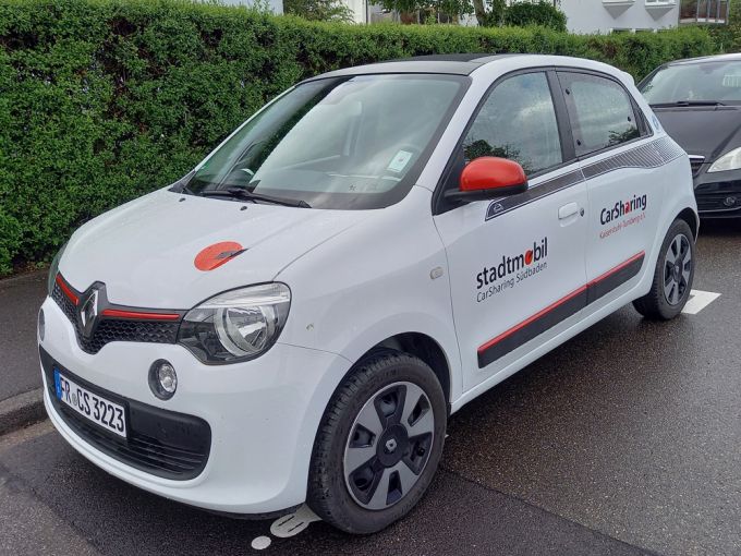 Renault Twingo  Breisach, Kaiserstuhlstraße / Ecke Colmarer Straße